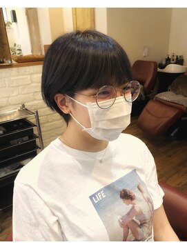 ウィーク 梅田(UiiC) ラベンダーグレーでオシャレ暗髪◎マッシュショートuiic中平鮎歌