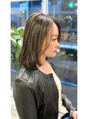大人切りっぱなしロブミディアムボブかきあげ前髪地毛ハイライト
