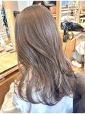 ミルクティーブラウンオフィスカラー艶セミロングレイヤーカット