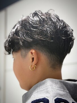 立体感が出るフェザーパーマ