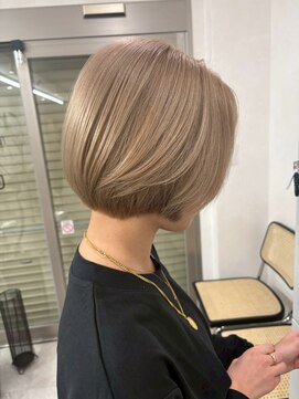 セイル(Sail) ココアベージュ透明感ベージュショートボブ