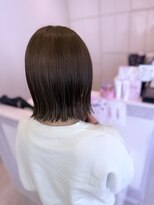 ヘアメイクアン(Hair Make Une) ミルクティーブラウン×外ハネボブでつくる、抜け感スタイル♪