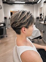 コア 新宿(CORE)&nbsp;ハイライト×かき上げアップバング｜大人メンズショート