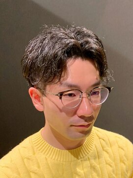 ビーダンディー(Bee dandy) ビジネスカジュアル ツーブロックショートパーマ センターパート