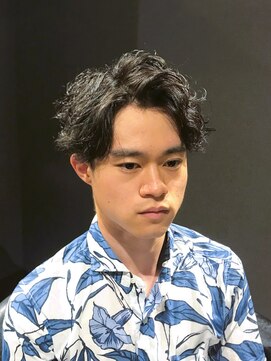 ビーダンディー(Bee dandy) ビジネスツーブロックショート カールパーマ センターパート