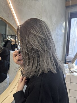 ソルトウォーター(SALT WATER) グレーカラー　レイヤースタイル