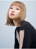 小顔似合わせ顔まわりレイヤーカットうる艶ブロンドベージュボブ