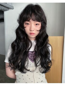 ナヌーク シブヤ(nanuk shibuya) ○地毛風ブラックカラーと無造作ロングウェーブ