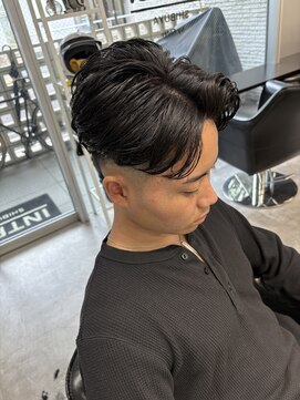 イントロバイフィーネ 渋谷(INTRO . by Fi-Ne) バーバーミドルフェードナチュラルスタイル/渋谷/代々木