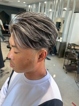 メンズサロン キング 高槻店(Men’s salon K!ng) フェザーショートアップバングセンターパートメンズハイライト