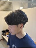 センターパートニュアンスツーブロックメンズパーマ 