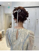 グラッド(glad) リボンアレンジのツインシニヨンアップ