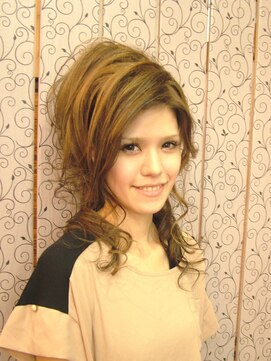 エイエムケイステージ (AMKステージ) ハーフアップふんわり盛り