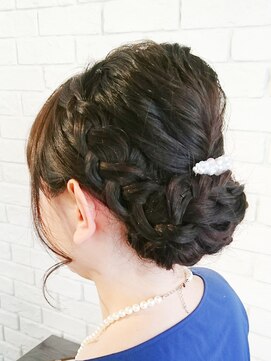 ヘアークリアー 蕨 編み込みアップ