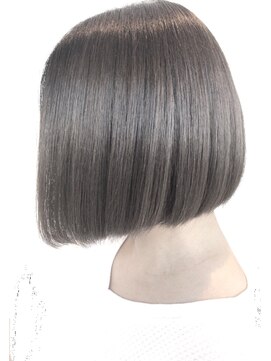 ヴィコロ(vicolo) イルミナカラー。ぱっつんボブ