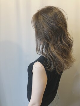 イーナ(iina) ROKUROKU 井上☆ハイライトグラデーションでグレージュ