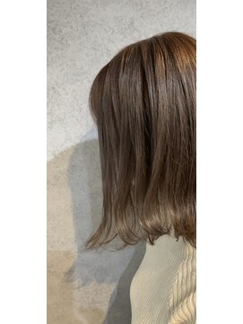 ヘアサロンM 新宿 ミルクティーなシアカラー