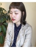個性的かわいいオン眉ショートウルフ