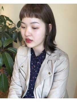 ルートヴィッヒ(Ludwig) 個性的かわいいオン眉ショートウルフ