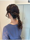 シンプルローポニーテール
