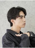 大人の抜け感を演出する、今トレンドのフェザーパーマ