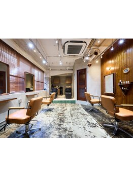 髪のダメージに合わせたこだわりのトリートメントと髪質改善酸性ストレートで、ツヤ感×上質な仕上がりに♪