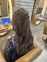 アドラーブル けやき通り店(adorable)&nbsp;大人可愛いベージュカラー上品お呼ばれハーフアップ