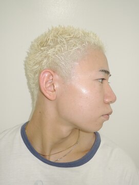 メンズカットハイトーンブリーチスパイキーショート