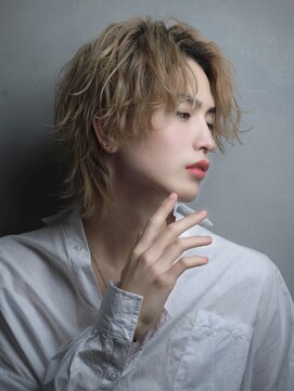 ブロンドセンターパートウルフ