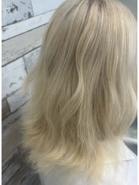 ヘアーメイクフィールヒルズ(FEEL HILLS) ホワイトブロンド