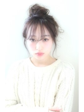 アイビー(Ivy) シースルーバング×ラフなお団子アレンジ