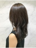 ボリューム感のあるラフなウェーブが可愛いセミロング