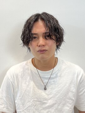 カンゴール サロン トウキョウ セントラル 原宿(KANGOL SALON TOKYO CENTRAL) 色気のセンターパートウルフ × ツイストスパイラルパーマ