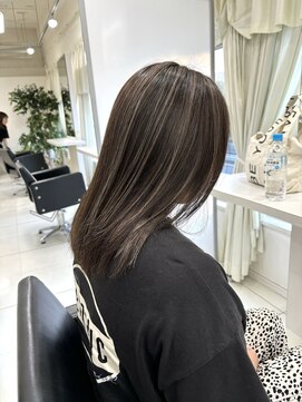 デュールイースト(Duul East) アッシュグレージュ×コントラストハイライト