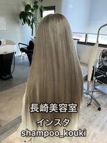 コワファースト長崎シャンプーボーイ 2nd(COIFF1RST 長崎 SHAMPOO BOY)&nbsp;長崎 ブリーチ2回 ホワイトグレージュ