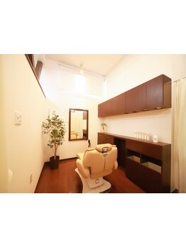 周りが気にならないリラックス空間＊髪質改善エステでカラーをしながら潤いたっぷりのなめらか質感へ♪