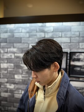 プラウド(PROUD) センターパートニュアンスパーマワンカールパーマツーブロック