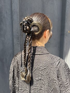 ニュートライズ(NEUTRIZE) お呼ばれヘア〇カチモリアレンジ