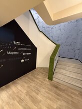 階段からもう可愛いが溢れてます♪AUTHENまでもうすぐ◎