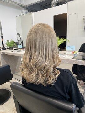 エン 四街道店(en) ホワイトブロンド