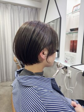 メモリーズ 表参道(Memories) 耳かけショートボブ前髪あり丸みショート20代30代40代