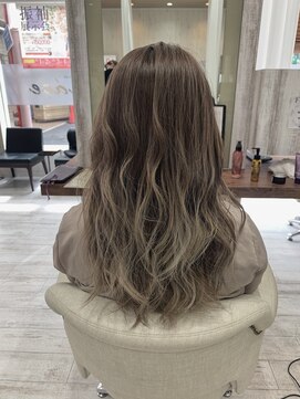 ソワン ドゥ ブレス 立花店(soin de brace) バレイヤージュ×グレージュ/小顔【高嶋仰】