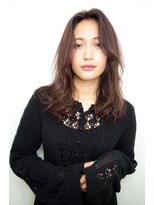 スタッフニュートラル&nbsp;女性らしいフェミニンなスタイル