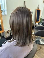 ヘアー ワンアビル(Hair One Abile) 大人切りっぱなしミディ