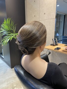 エニル(ENYL) 上品なタイト系抱き合わせアレンジヘア