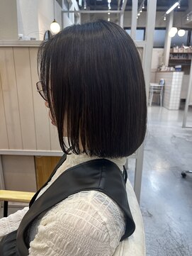 シダ(sida) 柔らか肩ボブ