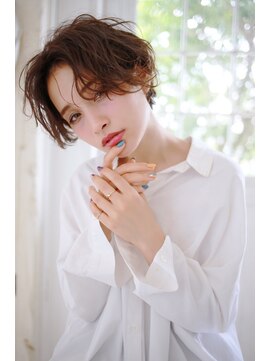 ネオリーブエム(Neolive em;) 大人オシャレショートセンターパート☆ウェーブパーマ　小顔