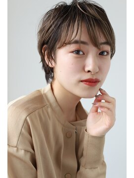 エクリ 麻布十番(equri) ふんわりパーマのミニマムショート