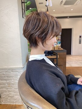 アヴァロン(AVALON) 白髪ぼかしハイライト/絶壁解消/ひし形大人ショートボブ/聖