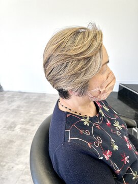 トップスタイル シズオカ(TopStyle SHIZUOKA) ショート×白髪ぼかしハイライト×美髪